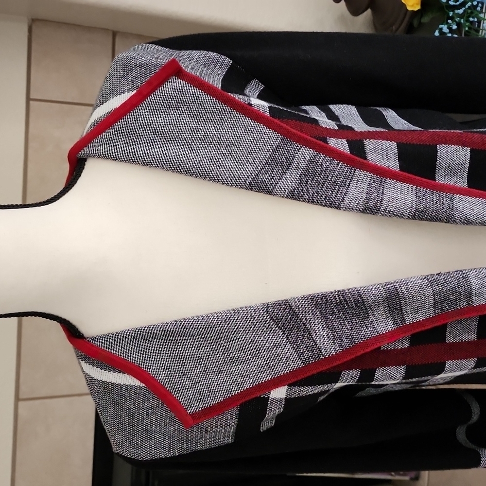 Sweater - Picture 2 of 6